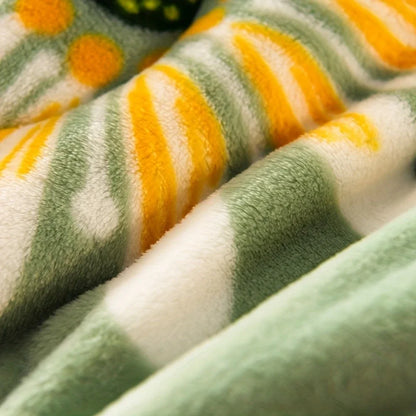 Cozy Floral Snowflake Winter Blanket | Soft Warm Light Green Throw for Bedroom & Guest Room