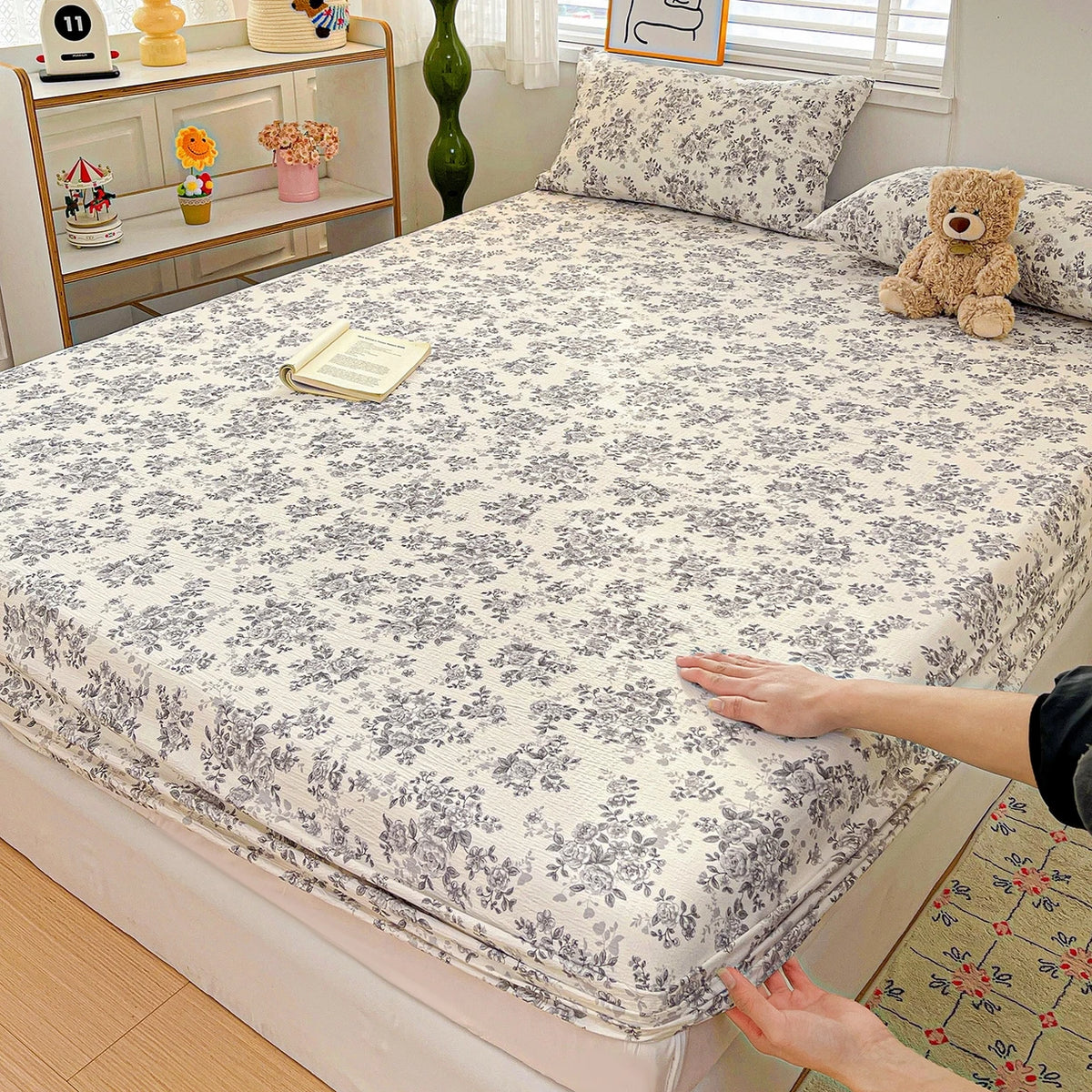 Non-Slip Fitted Sheet Set with Pillowcase, Queen