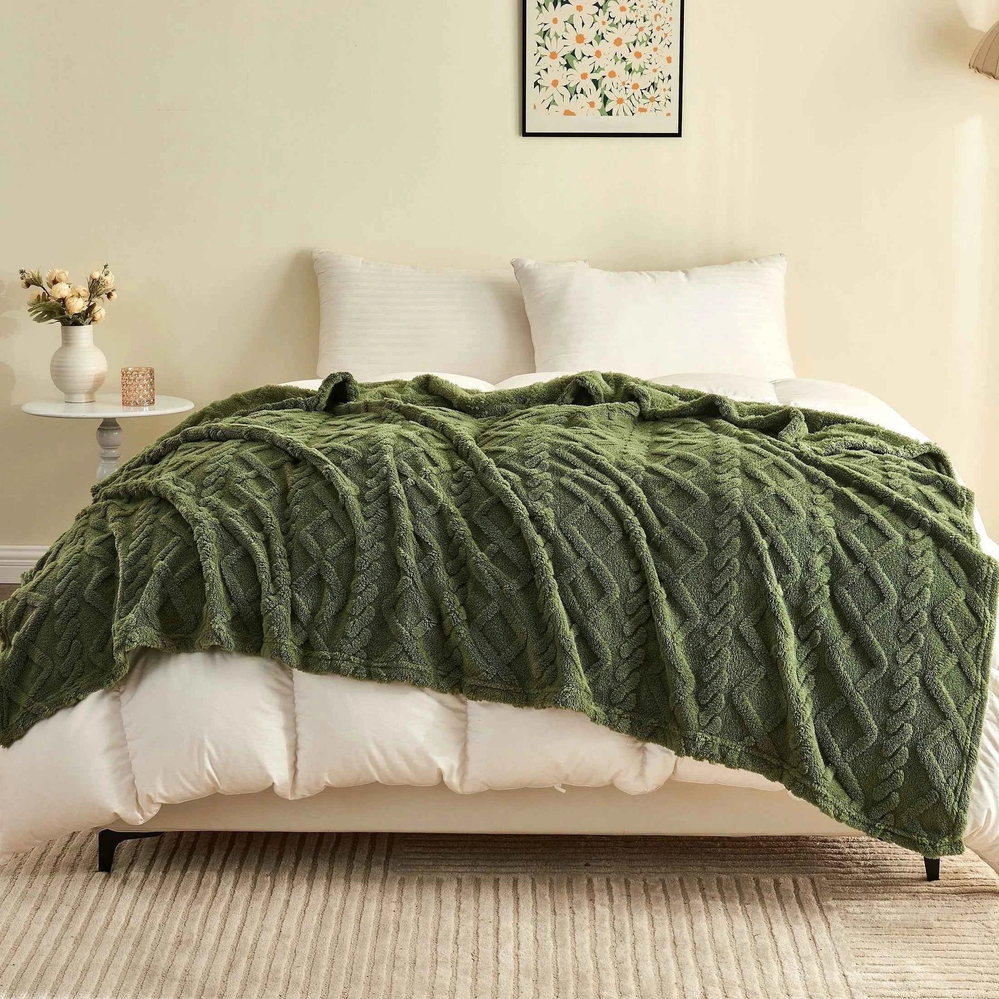 1PC Cozy Flannel Throw For Bed, Couch, Travel, And Outdoor Use - Versatile, Extra Warm, And Air-Conditioning Friendly Wrap