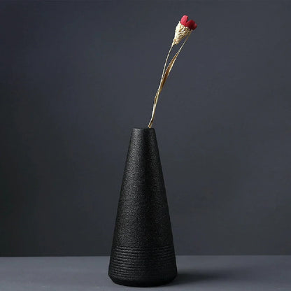 Ceramic small vase, home decoration handicraft desktop decoration, black small vase simple Japanese decoration