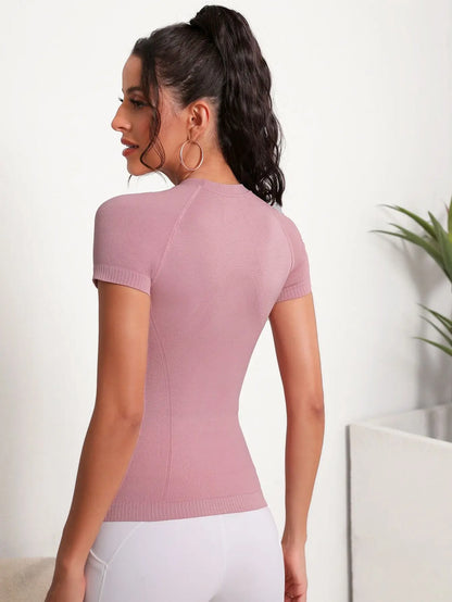 Women's Seamless Raglan Sleeve Athletic T-Shirt — Fitted Gym Workout Top