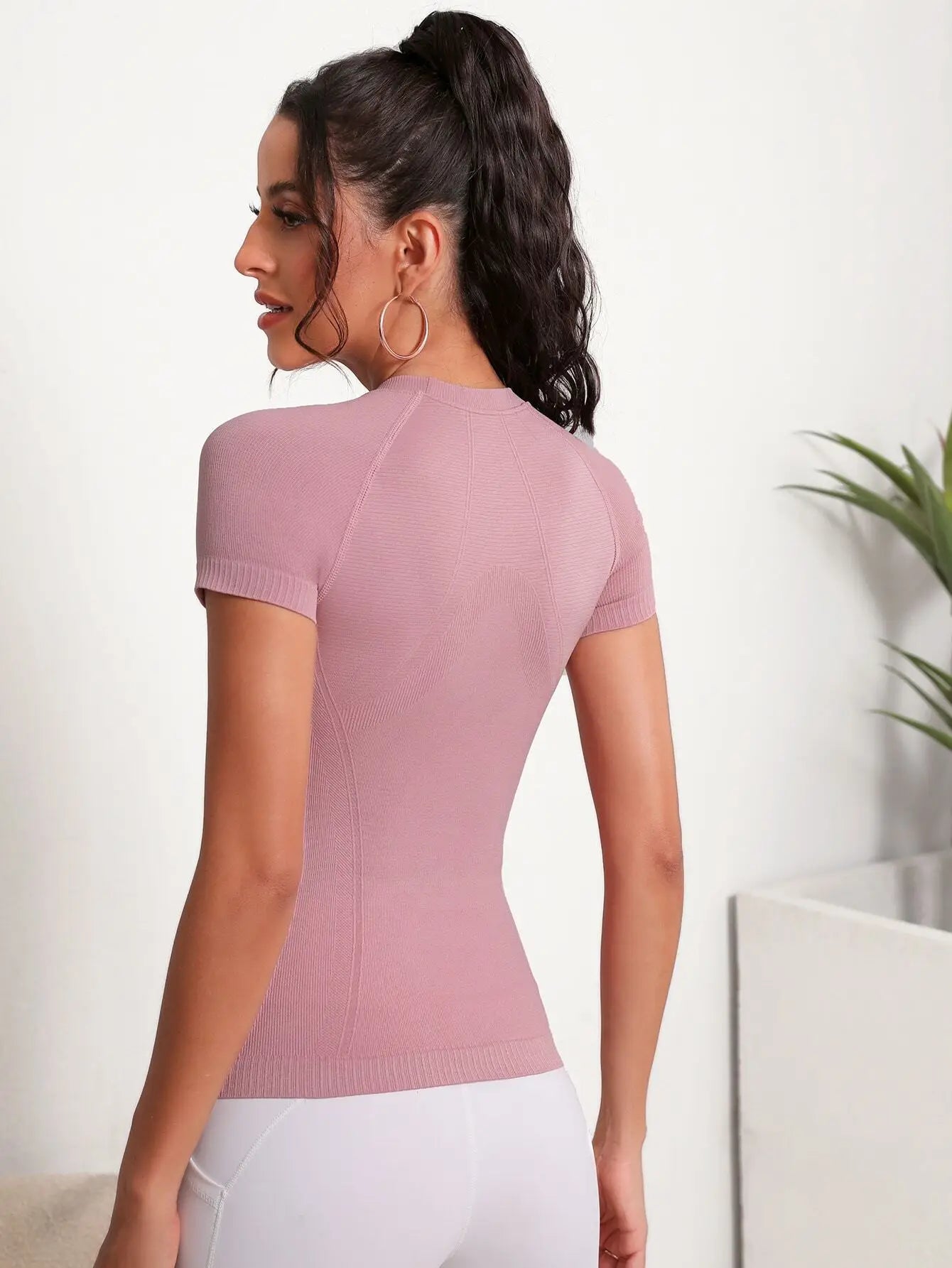 Women's Seamless Raglan Sleeve Athletic T-Shirt — Fitted Gym Workout Top