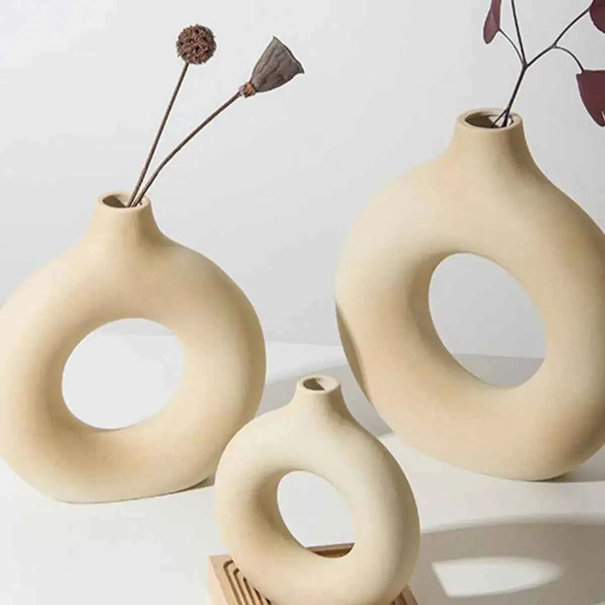 1PC-Elegant Ceramic Frosted Circular Donut Vase - Modern Minimalist Decor, Perfect for Flower Arrangement and Home Decoration