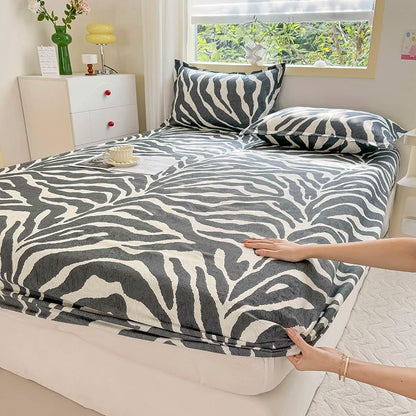 Zebra Stripe Fitted Sheet, Queen, Elastic Band