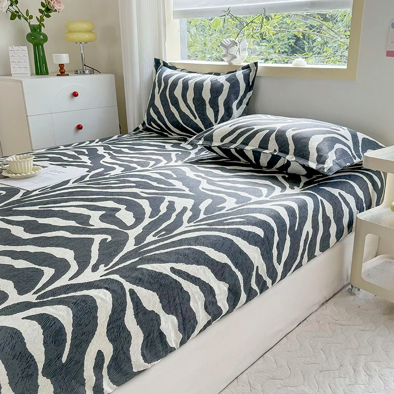 Zebra Stripe Fitted Sheet, Queen, Elastic Band