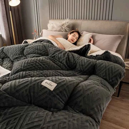 Thick Warm Winter Quilt Solid Color Simple Style Soft Comfortable Skin-Friendly Core for Cozy Nights