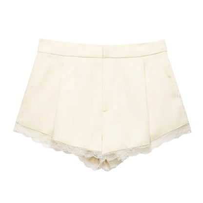 Women's Lace Hem Mini Shorts – Y2K High Street Cute Summer Holiday Shorts with Lace Trim