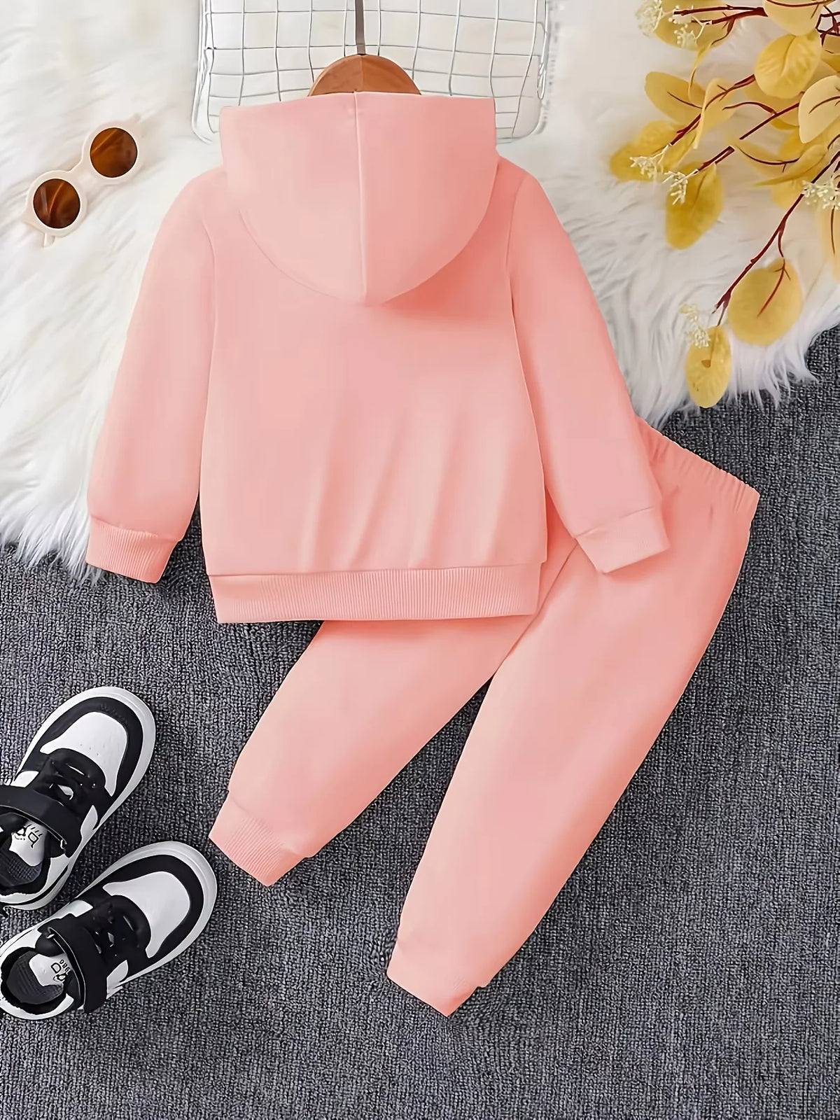 Newborn baby girl's English printed fleece hoodie and sporty casual pants are suitable for outdoor use