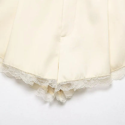 Women's Lace Hem Mini Shorts – Y2K High Street Cute Summer Holiday Shorts with Lace Trim