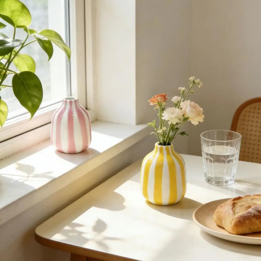 Vase Rayé en Céramique Peint à la Main — Récipient Décoratif de Fleurs Bohème Nordique pour la Maison