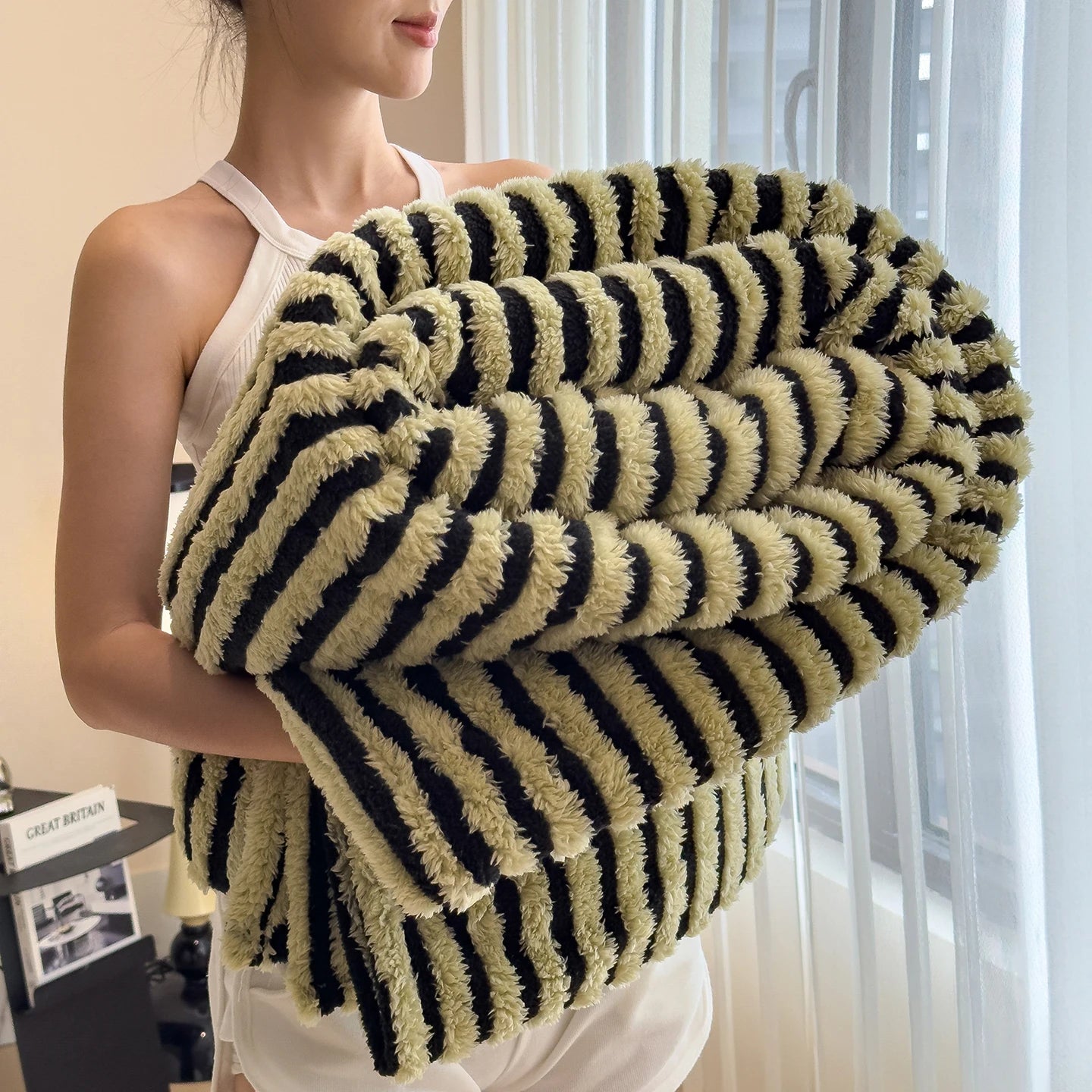 Imitation Rabbit Plush Striped Blanket Fluffy Soft Fleece Throw Blanket for Sofa Single Double Spring Autumn Warm Bed Blankets