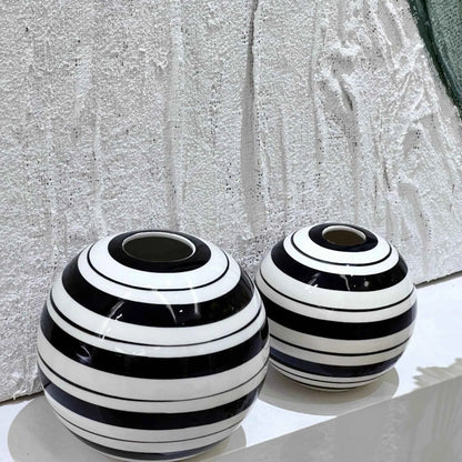 Creative Black and White Striped Ball Ceramic Vase Exquisite Table Flower Arrangement Hydroponic Vase Crafts Interior Ornament