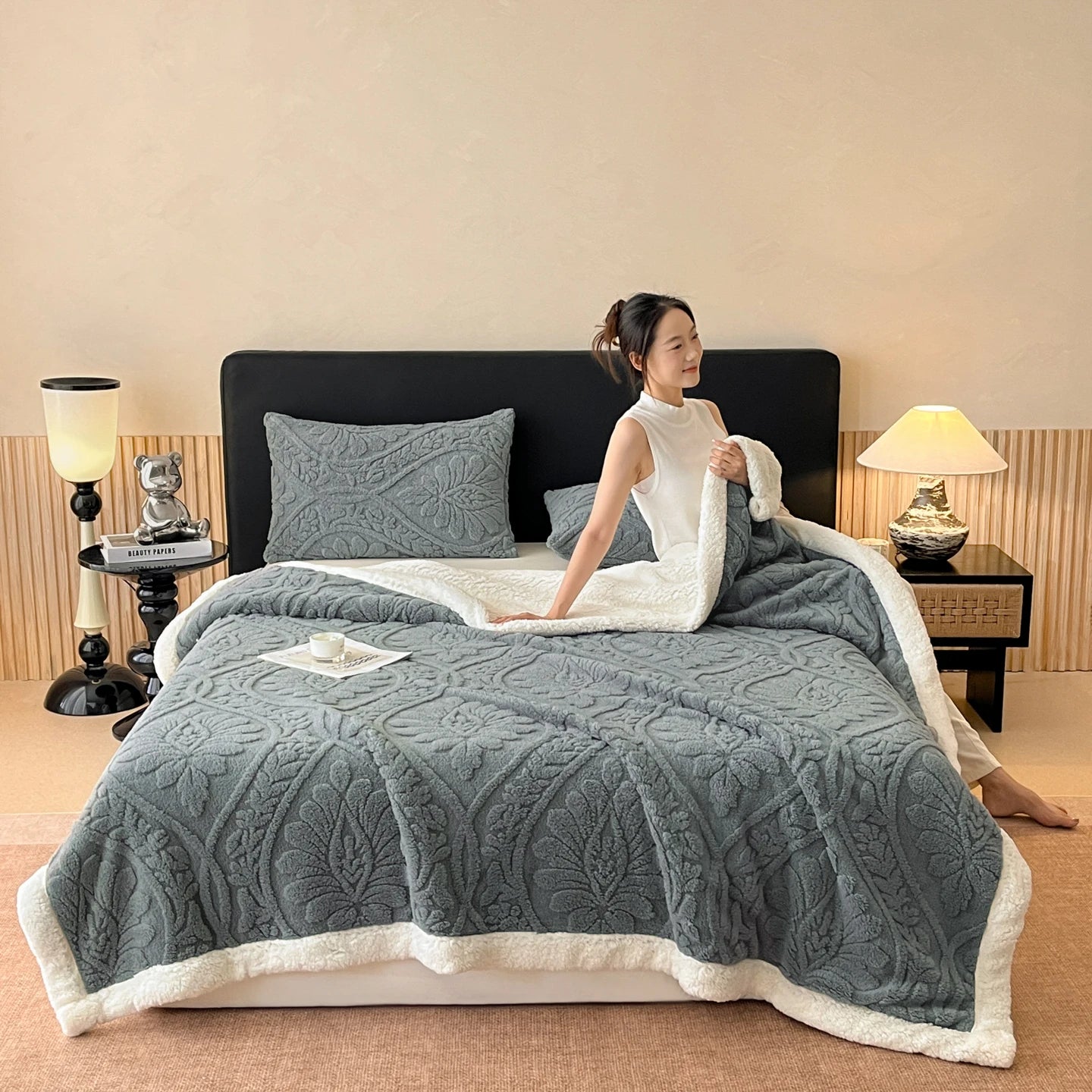 Lamb Fleece Warm Throw, Four Seasons Universal Use, Plush & Extra Cozy Bed Blanket, Portable Lap Cover for Office Naps, Multi-scene Bedding for Sofa & Workplace, Fully Machine Washable