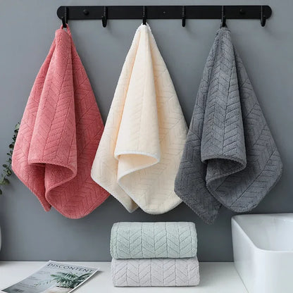 Thickened Coral Velvet Cotton Bath Towel — Soft & Quick-Dry