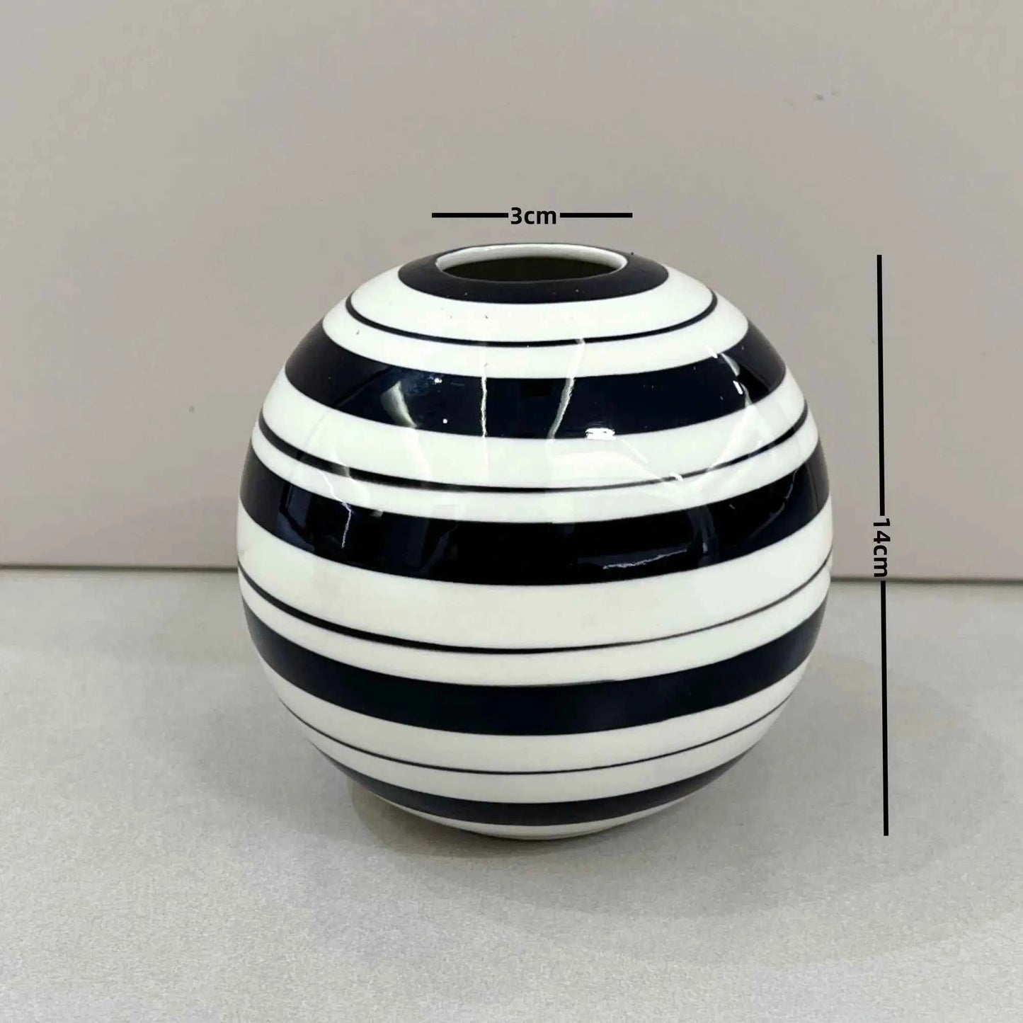 Creative Black and White Striped Ball Ceramic Vase Exquisite Table Flower Arrangement Hydroponic Vase Crafts Interior Ornament
