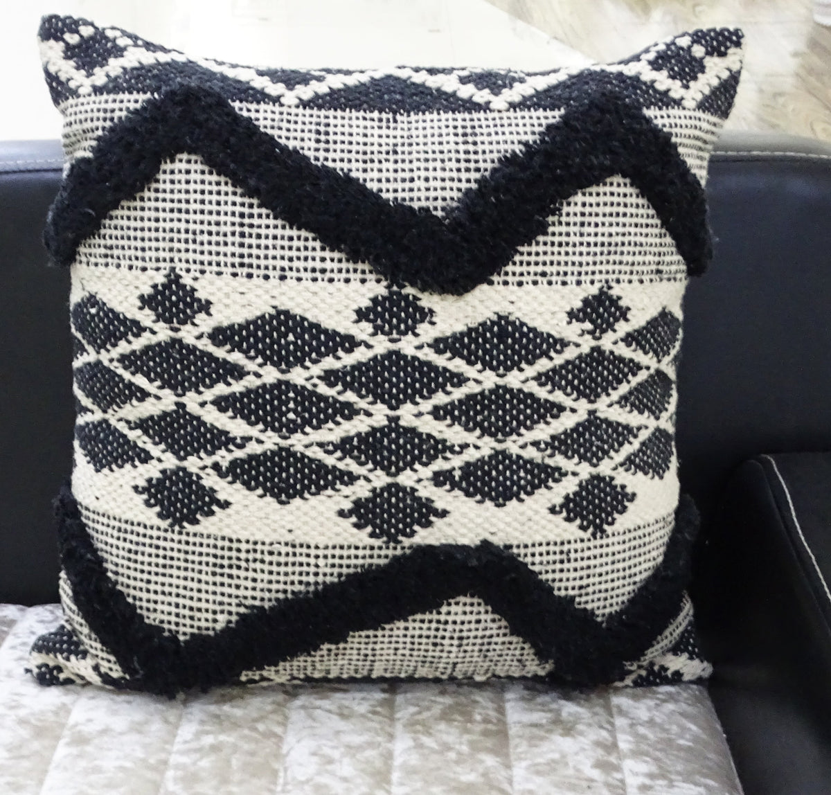 Coussin décoratif touffeté à chevrons 50x50 cm pour canapé