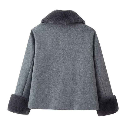 Women's Short Wool Coat With Fur Collar Decoration