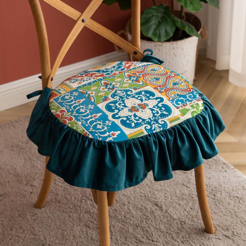 Four Seasons Holland Fleece Print Seat Cushion