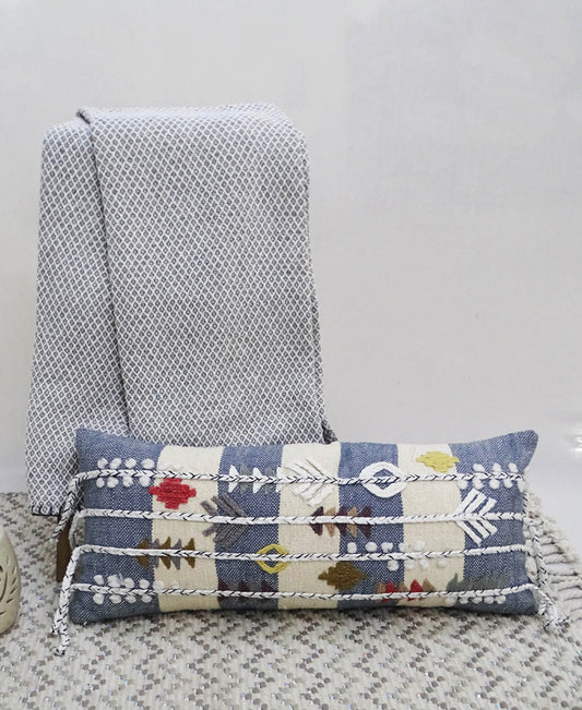 Coussin décoratif brodé 30 x 76 cm