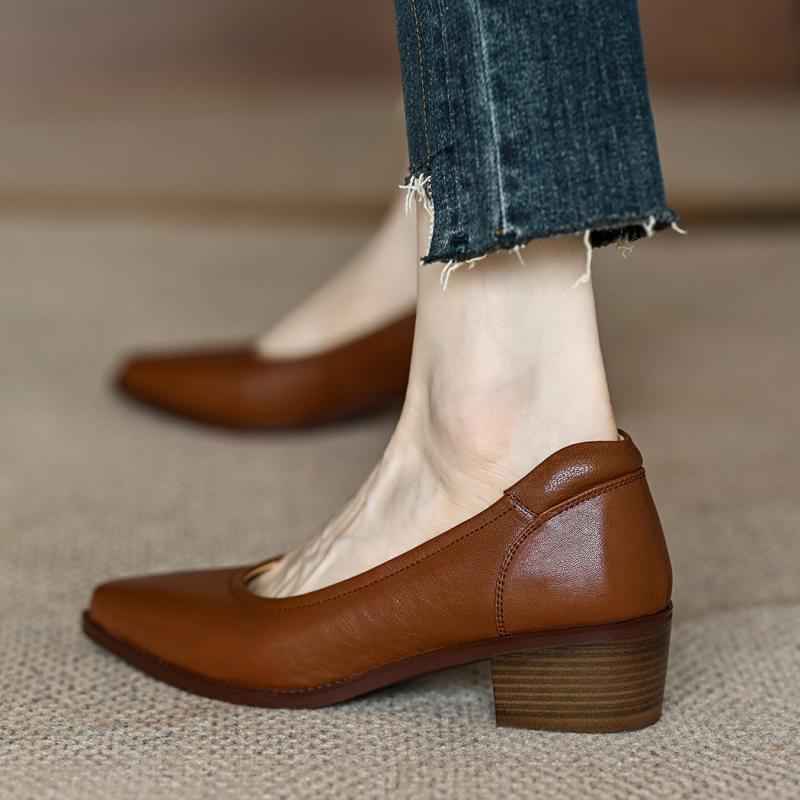 Women's Single Shoes Retro Brown Shallow Mouth Pointed Toe Commuting Mid-heel Anti-slip