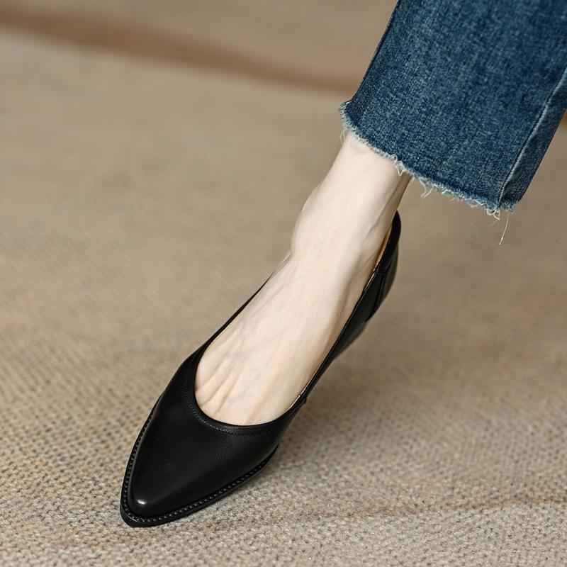 Women's Single Shoes Retro Brown Shallow Mouth Pointed Toe Commuting Mid-heel Anti-slip
